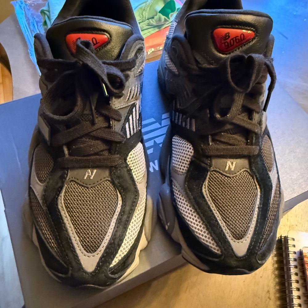 New Balance Men's Black and Silver Sneakers 90 60